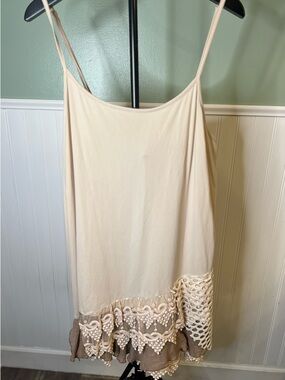 NWOT- Light Beige Aria Handmade Lace-Multi Hem Cami w/Adjustable Straps Size 1X